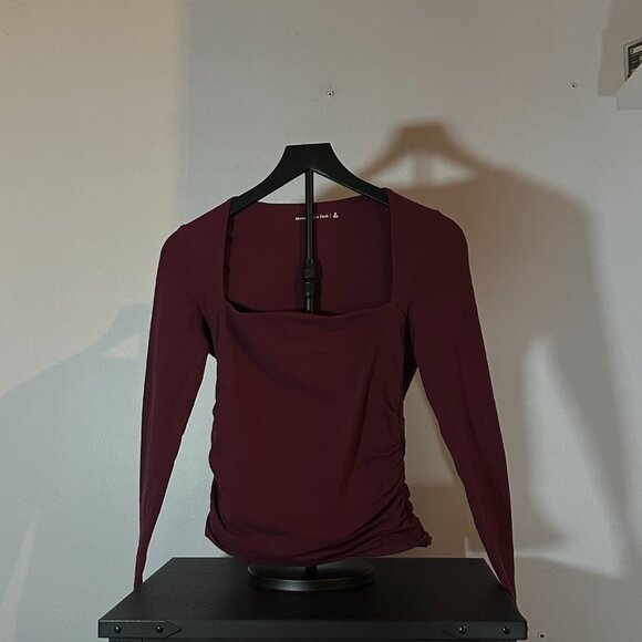 Abercrombie & Fitch Long-Sleeve Square Neck Ruched Top – Burgundy (Size M) - Picture 2 of 6